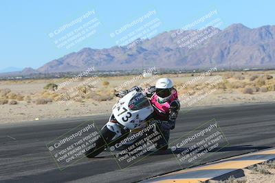 media/Jan-10-2025-CVMA Friday Practice (Fri) [[489e0da257]]/Group 4 and Trackday/Session 2 (Turn 4 Inside)/